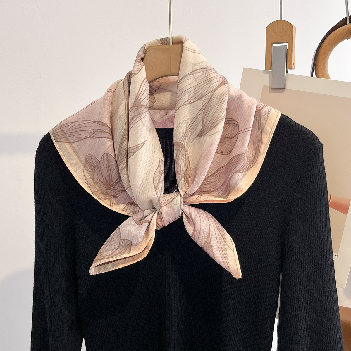 スカーフ 花弁の囁き シルクスカーフ