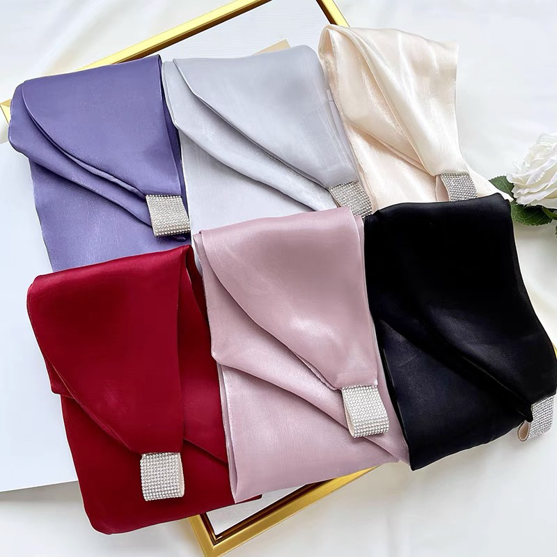 https://fulmo-img-server.com/luxyscarf/823cbb28-39a8-4aaa-8af6-c644c5138e0b.jpg