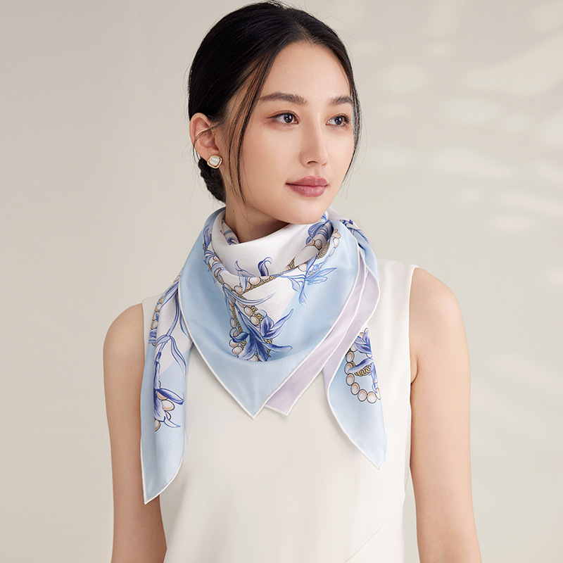 https://fulmo-img-server.com/luxyscarf/8a4cad24-8a65-4007-b656-5985d8100ead.jpg