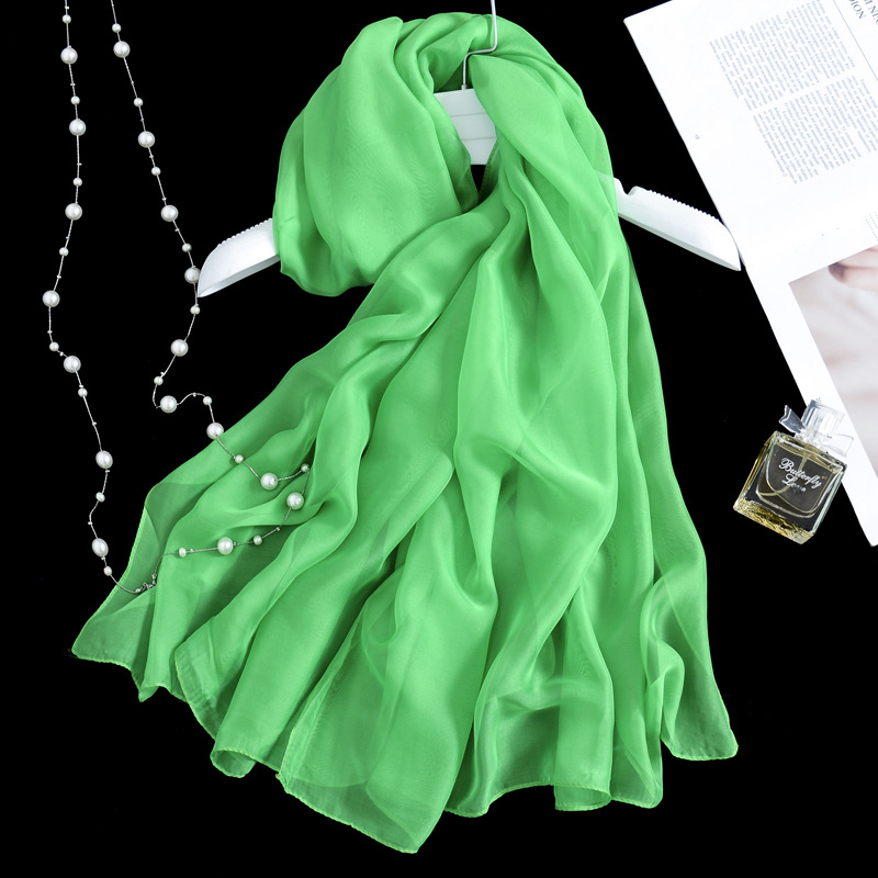 https://fulmo-img-server.com/luxyscarf/8f9d26ae-799c-4040-9b81-8c56669b189a.jpg