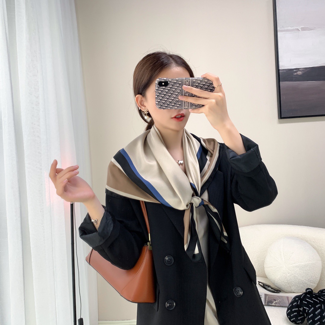 https://fulmo-img-server.com/luxyscarf/95cde274-4e63-4795-8cde-b83b39114ddc.jpg