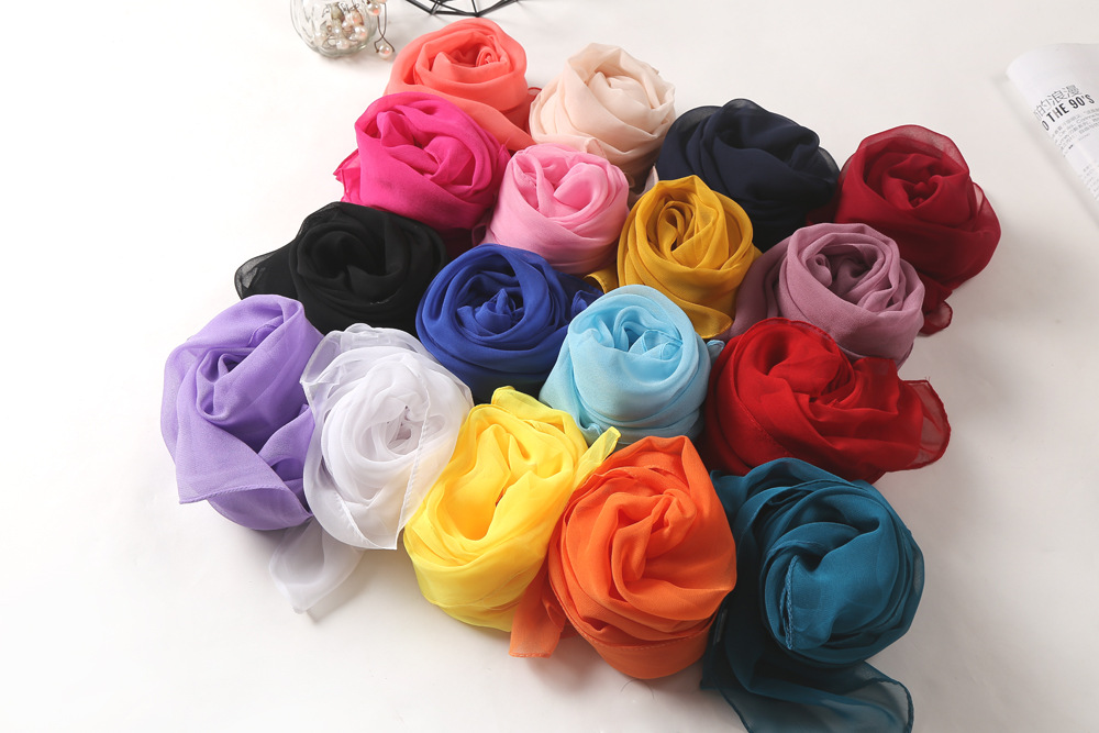 https://fulmo-img-server.com/luxyscarf/96f94812-3a20-46a9-97a2-776d26bd2e2d.jpg