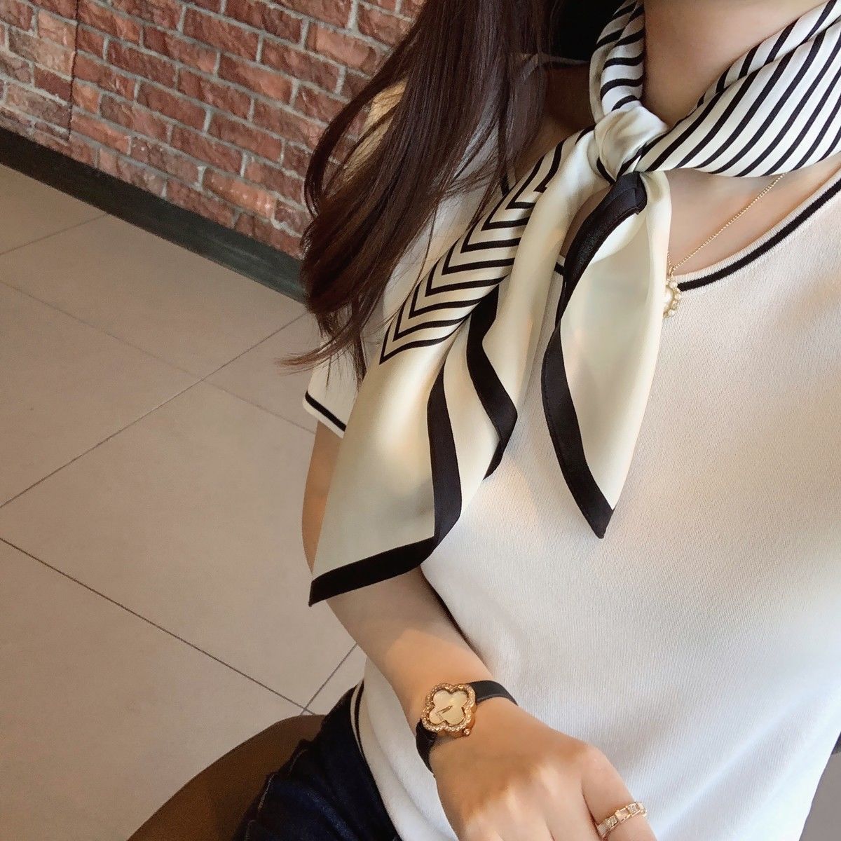 https://fulmo-img-server.com/luxyscarf/9dacac97-c92d-478d-aeee-437a0dc4811a.jpg