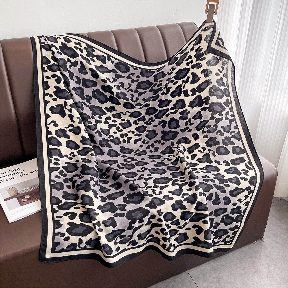 スカーフ レオパード柄スクエアスカーフ 九十センチ角 冷房対策にも