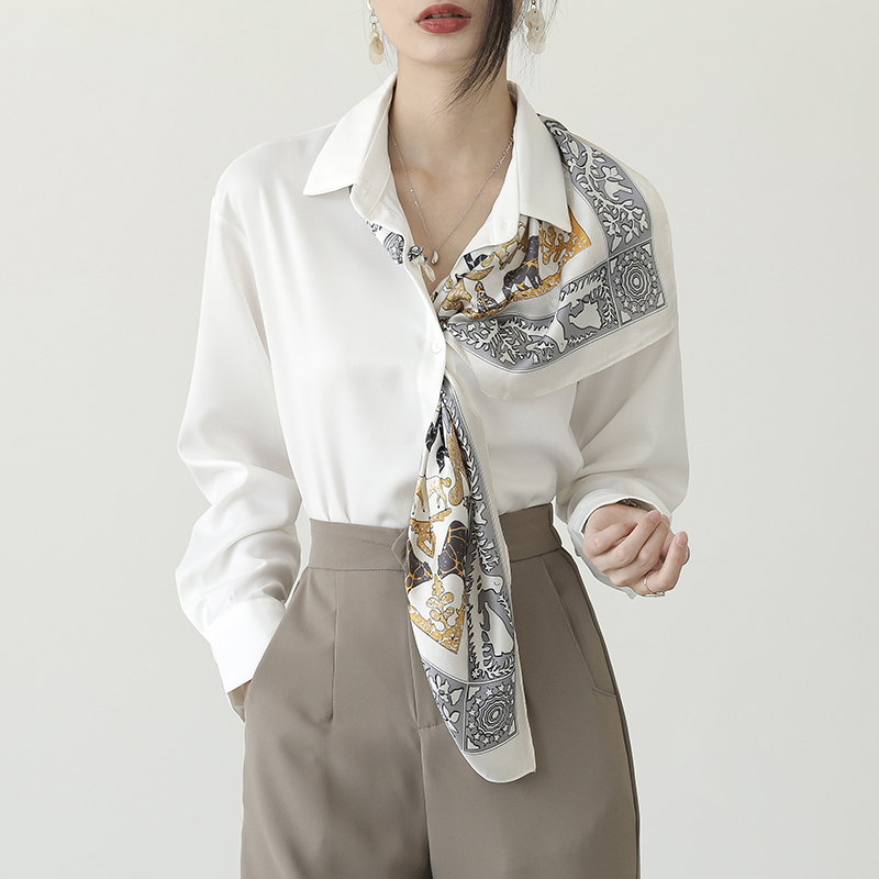 https://fulmo-img-server.com/luxyscarf/b084e24f-d720-41b8-a641-5d966856b975.jpg