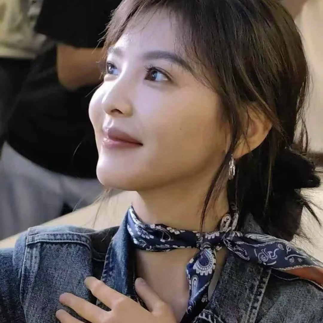 https://fulmo-img-server.com/luxyscarf/bb6a5724-5b07-4b34-99b7-1938f3c97de3.jpg