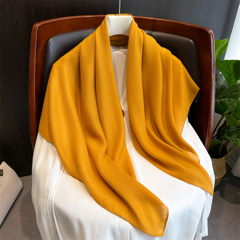 https://fulmo-img-server.com/luxyscarf/bd3fbd56-e6ab-40fc-83b8-8603e8d8a44d.jpg
