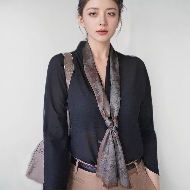 優雅な花模様シルクスカーフ