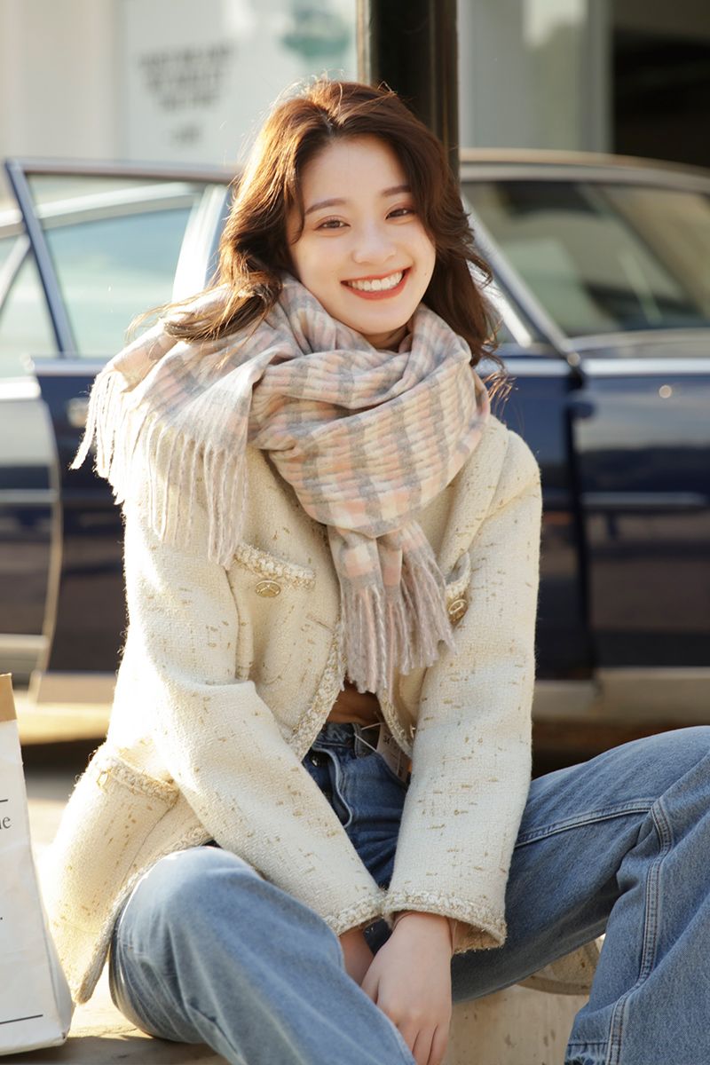https://fulmo-img-server.com/luxyscarf/c541669a-c4fa-4e07-9ba5-70f6a6c14b9c.jpg