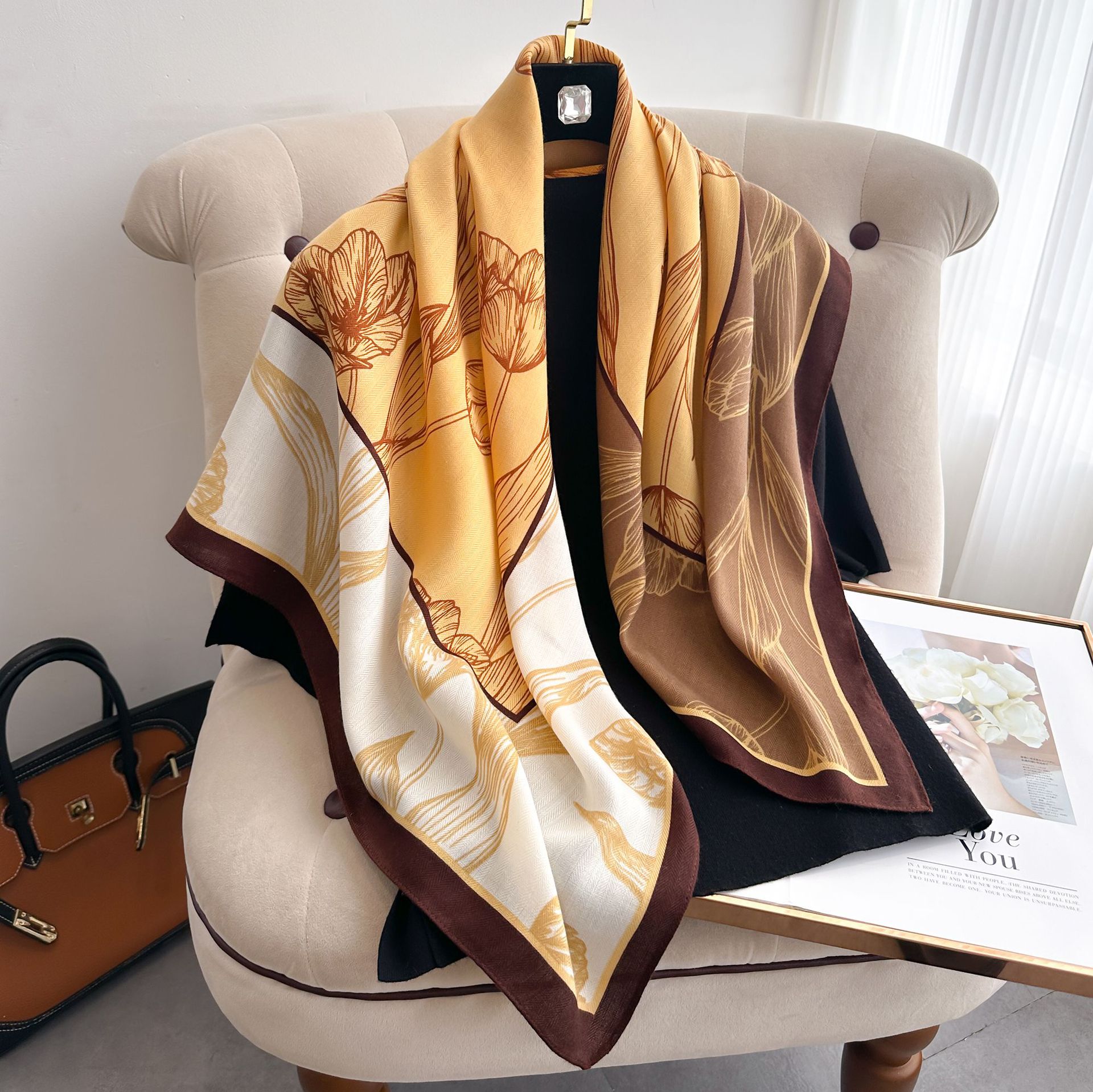 スカーフ 千鳥格子縁取り抽象リーフ柄大判スカーフ