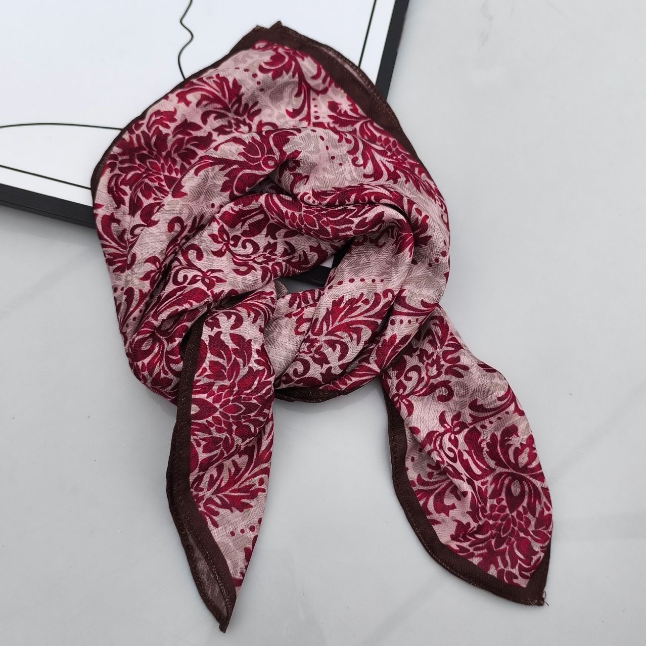 https://fulmo-img-server.com/luxyscarf/ca7acae6-4396-4229-b176-b9a9bfce38aa.jpg
