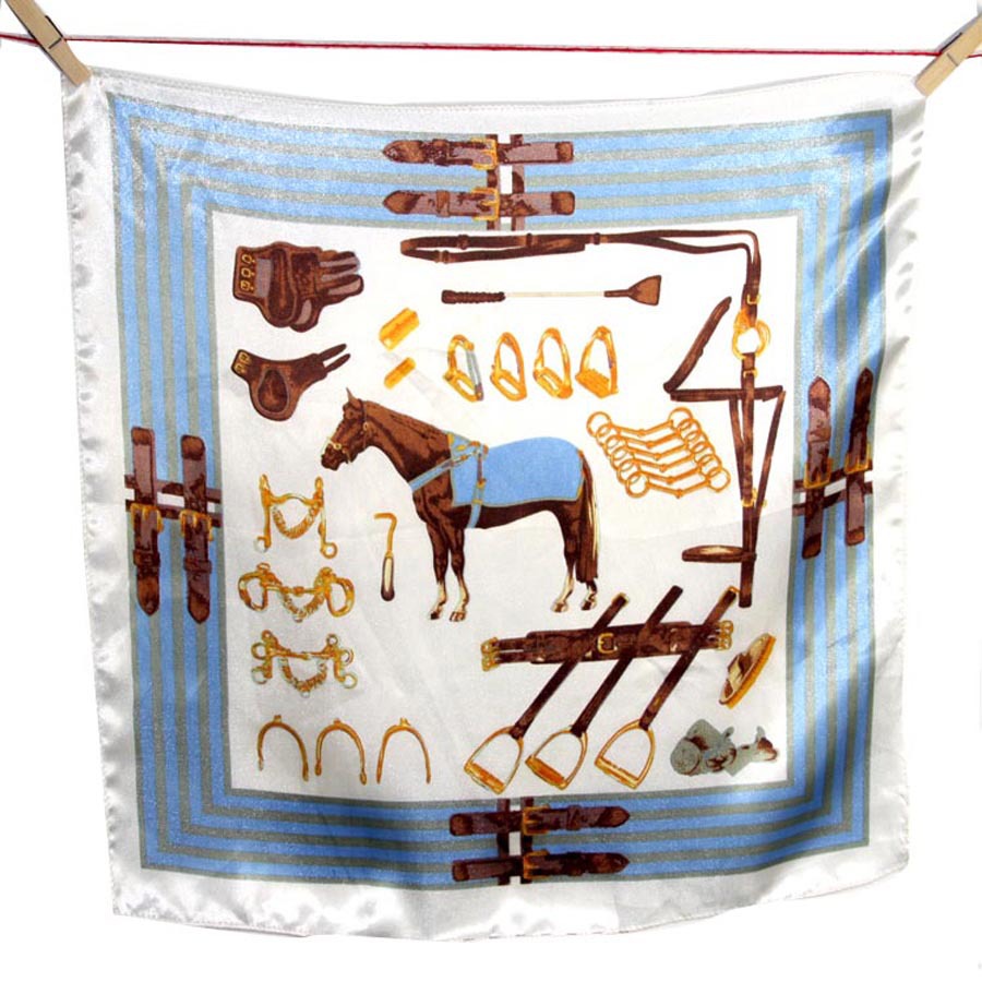 スカーフ 装飾チェーン柄光沢サテンスカーフ