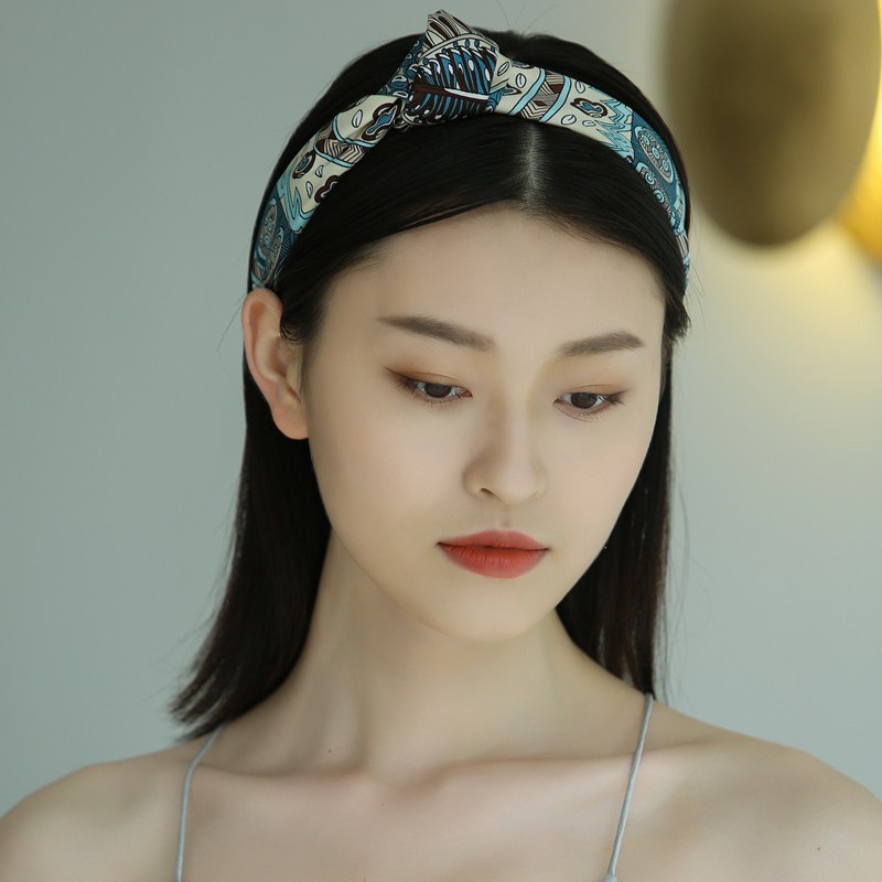 https://fulmo-img-server.com/luxyscarf/ce3b7dc1-afe0-4b91-95ab-8dbb5fc7c26d.jpg