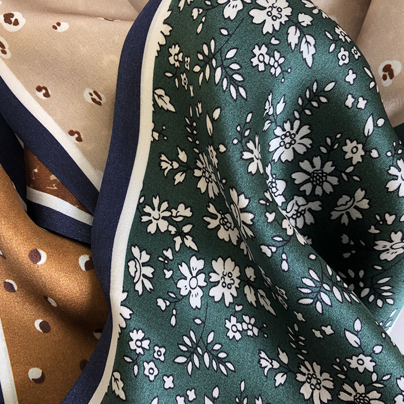 スカーフ 花柄とドット柄の上品なシルク風正方形スカーフ