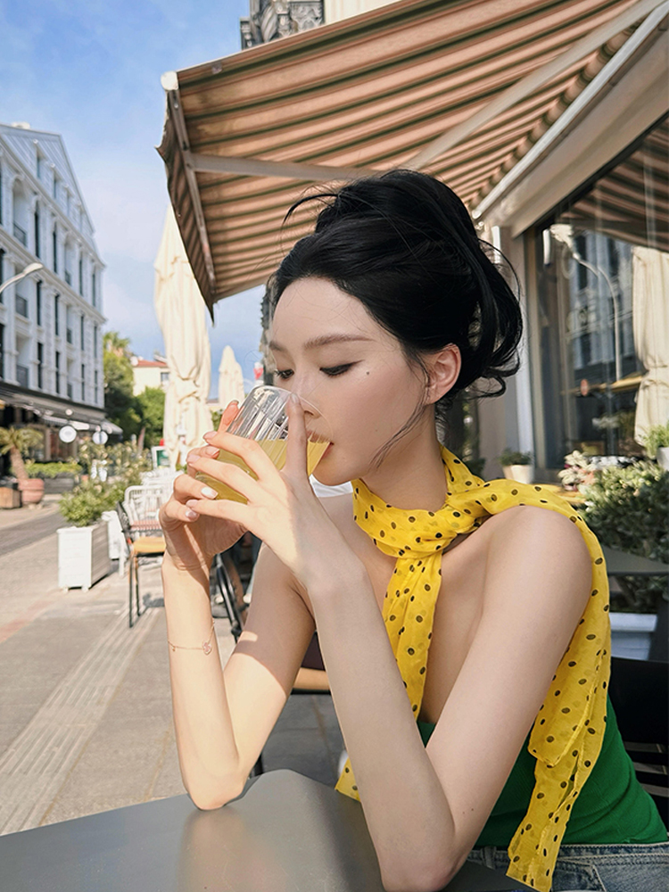https://fulmo-img-server.com/luxyscarf/dc8bde97-908f-4989-ad68-e368a7183de0.jpg