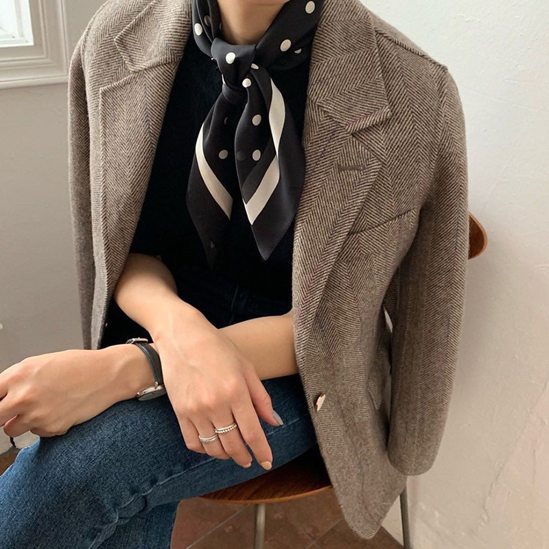https://fulmo-img-server.com/luxyscarf/def29bb2-3e99-47d5-ab11-42e33a383e19.jpg