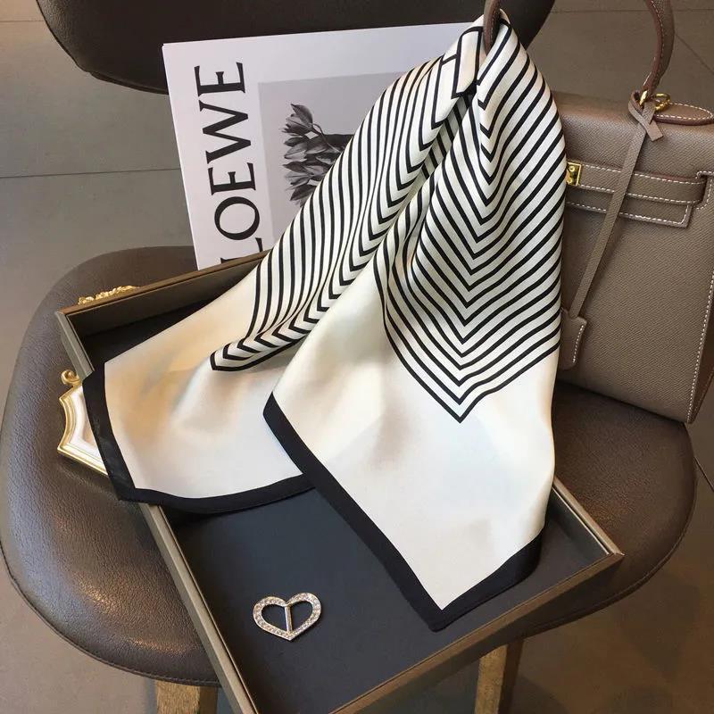 スカーフ 幾何学模様と縞模様のエレガント正方形スカーフ