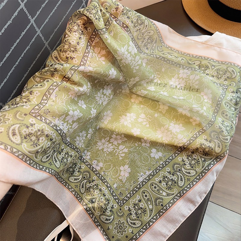 https://fulmo-img-server.com/luxyscarf/f02d0ca1-a19e-4b69-b751-d4d82eac5d4f.jpg