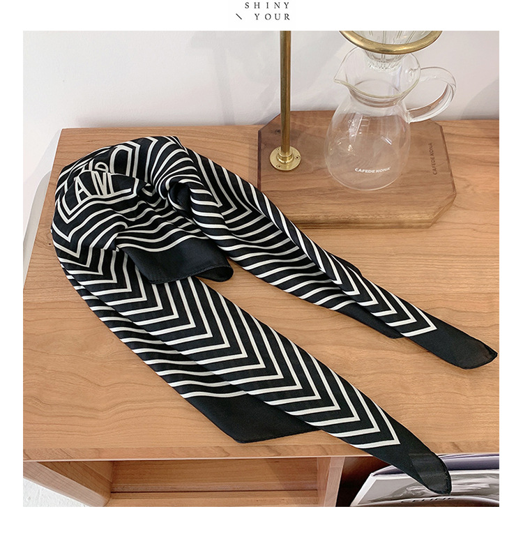 スカーフ ペイズリー柄エレガントサテンスカーフ