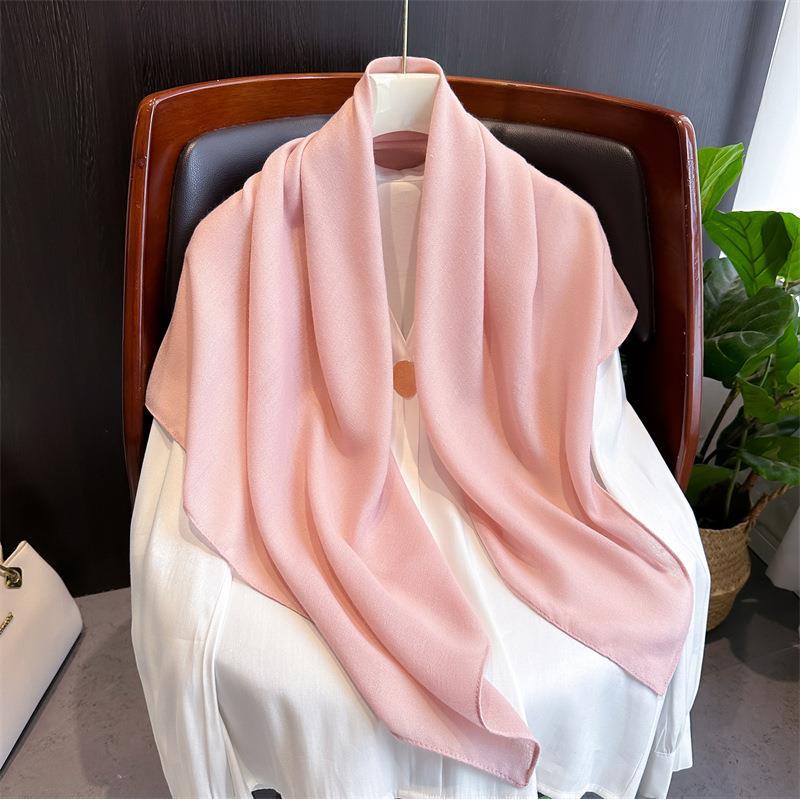https://fulmo-img-server.com/luxyscarf/f4df7699-87a0-4200-9ee0-bcb7f813a8d1.jpg