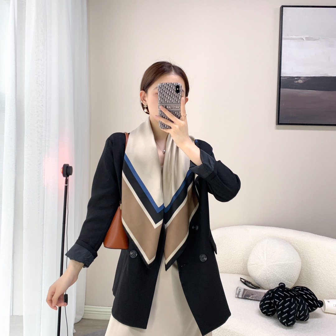 https://fulmo-img-server.com/luxyscarf/f6de0e59-986a-4479-863e-3e0904296eed.jpg
