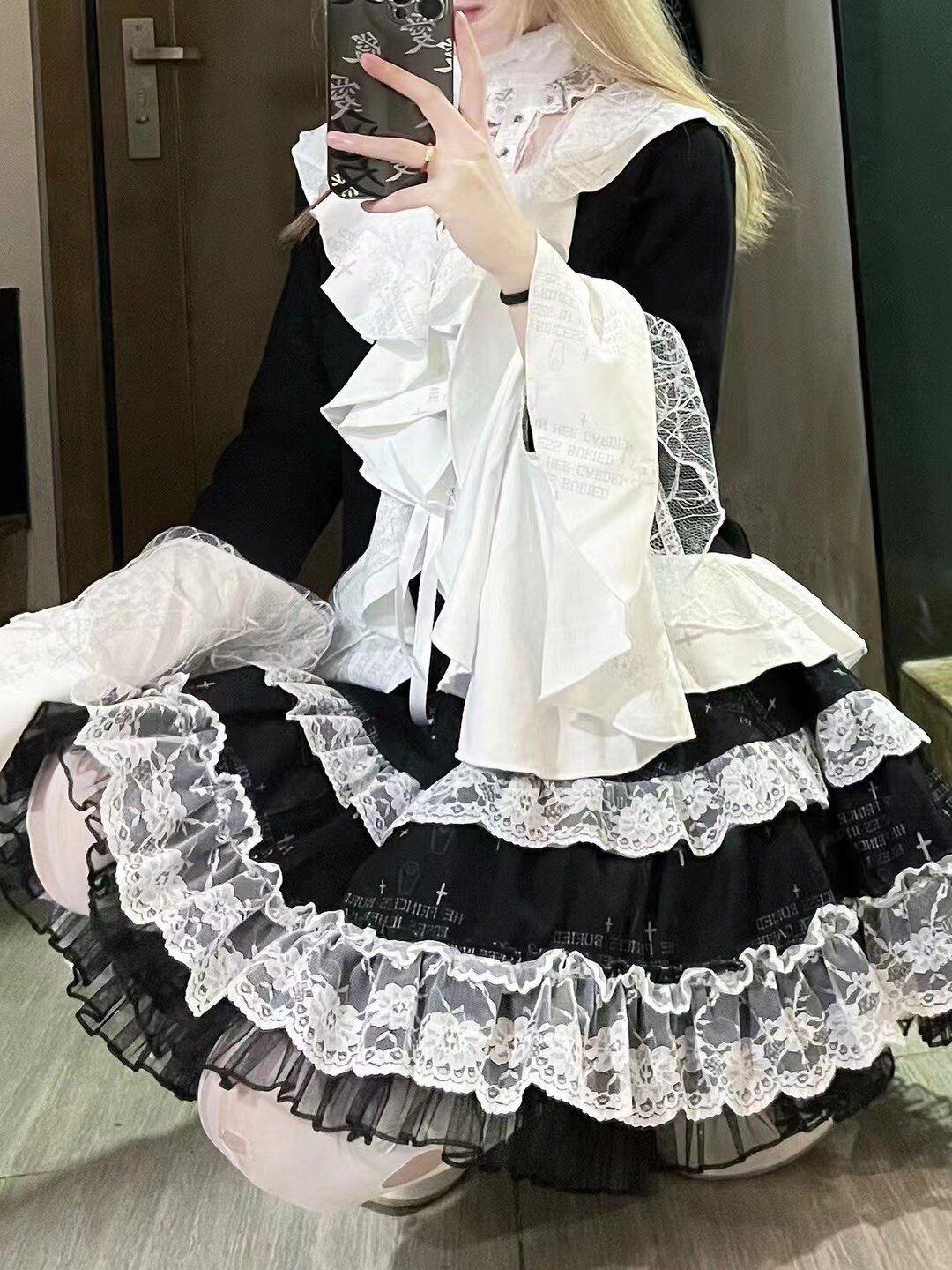 メイド服 豪華レース装飾フレンチメイド風ワンピース
