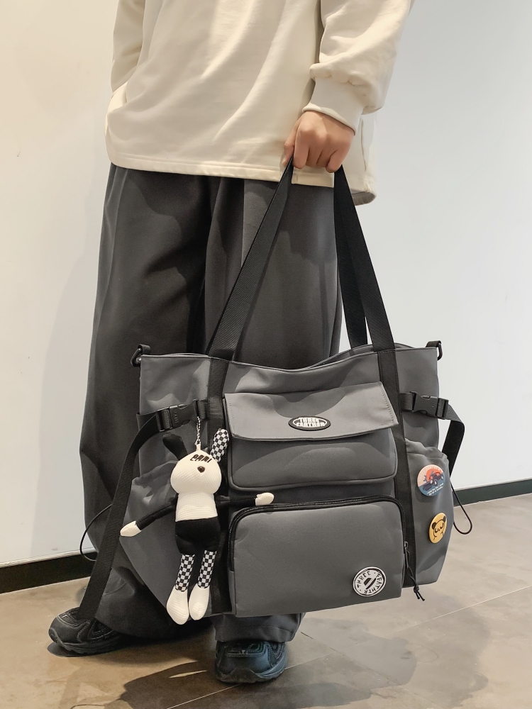  ポケット豊富な多機能マザーズバッグ