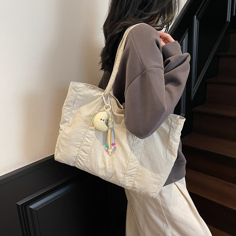  ふんわり空気のような軽量トートバッグ