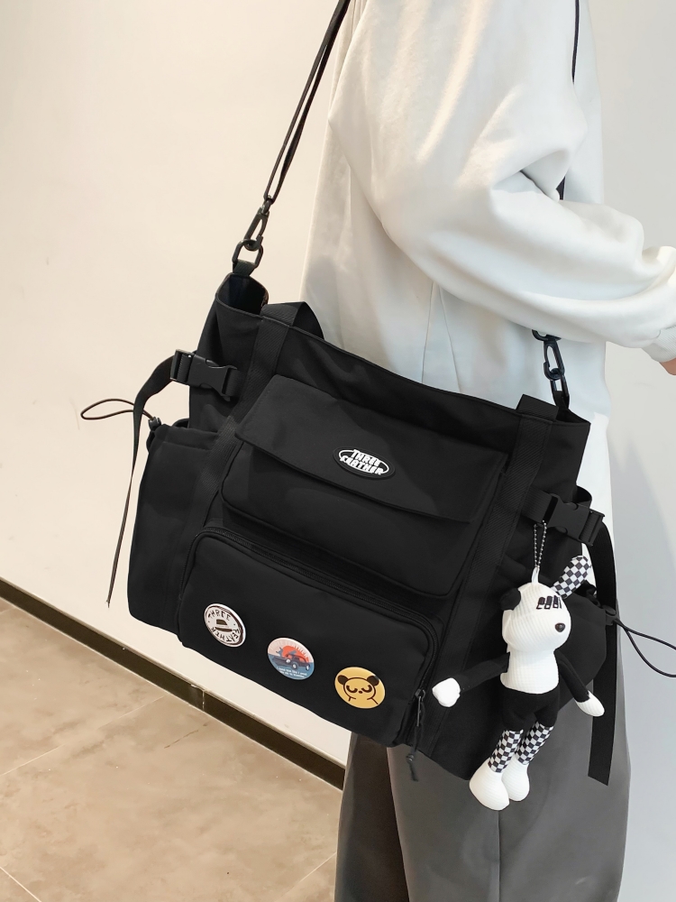  ポケット豊富な多機能マザーズバッグ