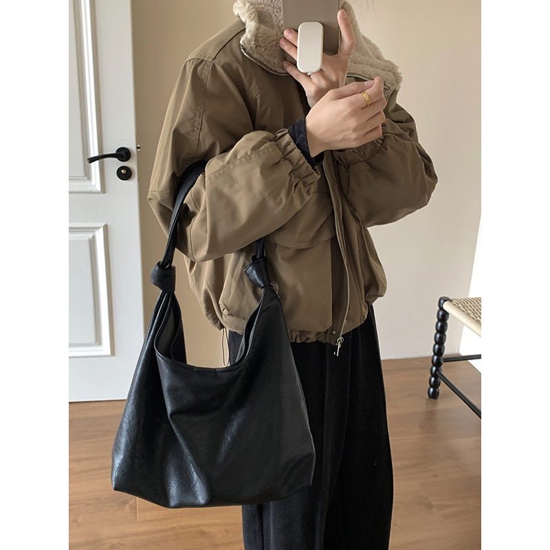 優美シンプル軽量ママバッグ