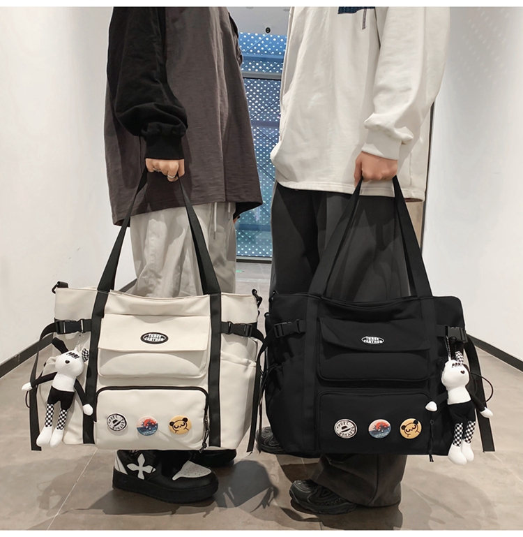  ポケット豊富な多機能マザーズバッグ