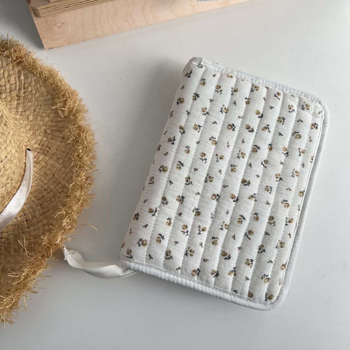 シンプルでおしゃれな母子手帳ケース【12選】