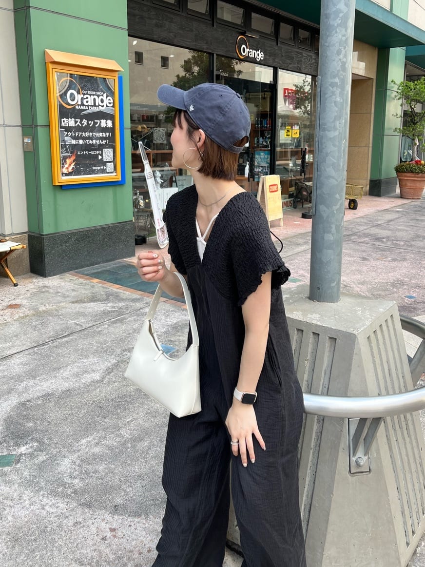 ママコーデ フリンジ麦わら帽子と涼やかワンピース