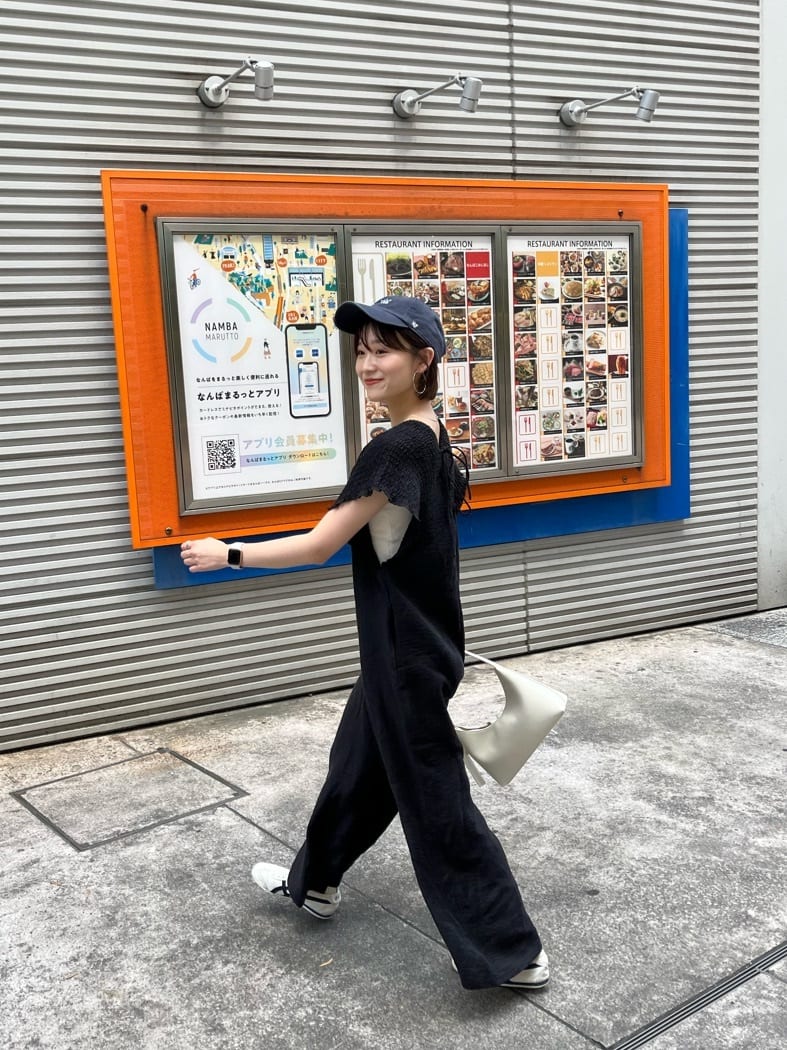 ママコーデ フリンジ麦わら帽子と涼やかワンピース