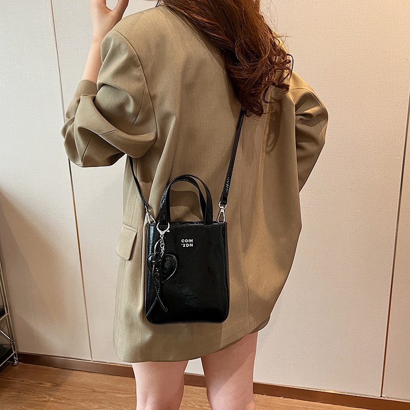 ママコーデ 光沢ミニショルダーバッグ