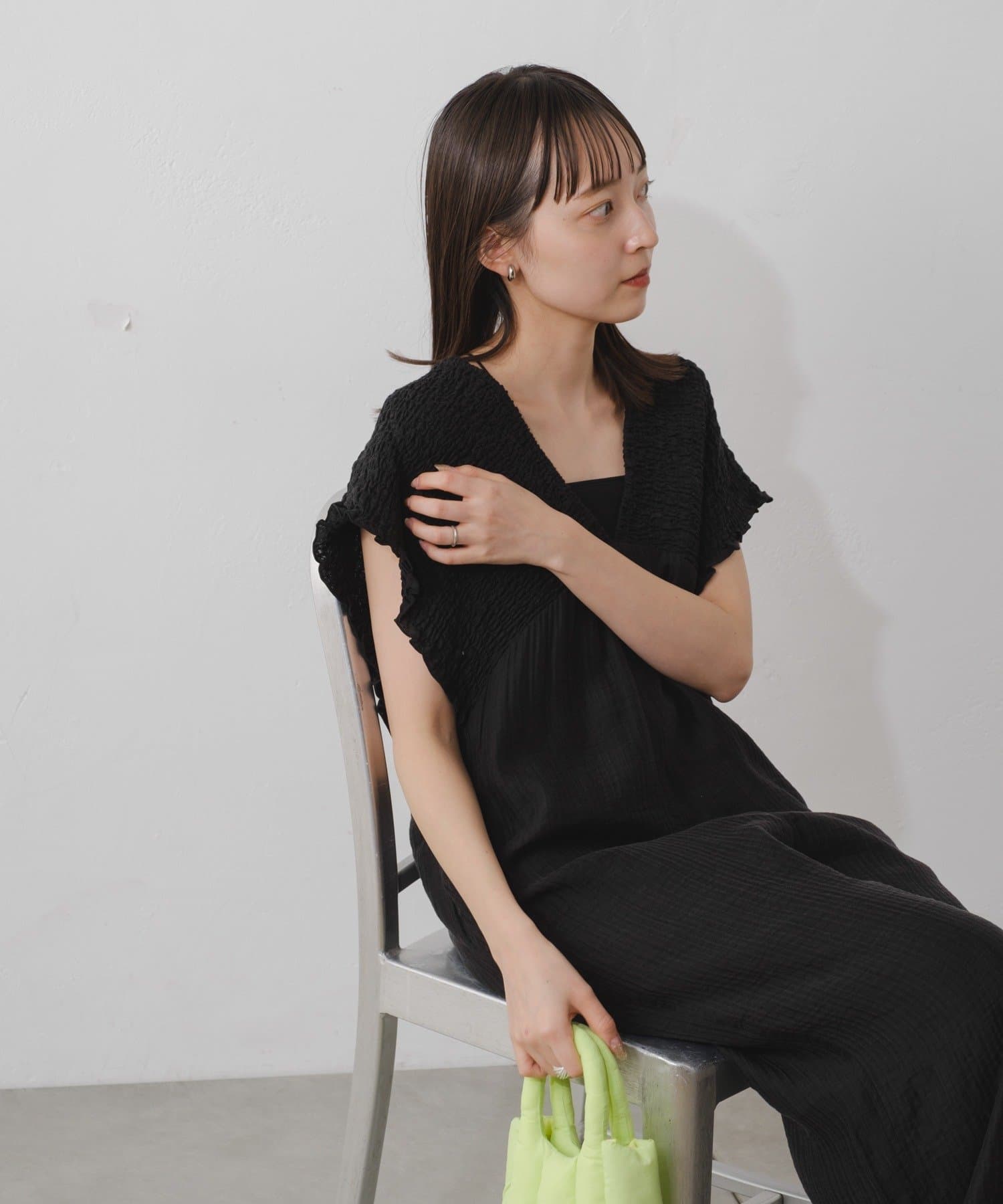 ママコーデ フリンジ麦わら帽子と涼やかワンピース