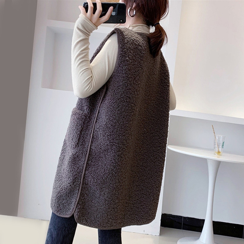 ママコーデ 運動会にも最適 ふわもこファーベスト 防寒ロングベスト