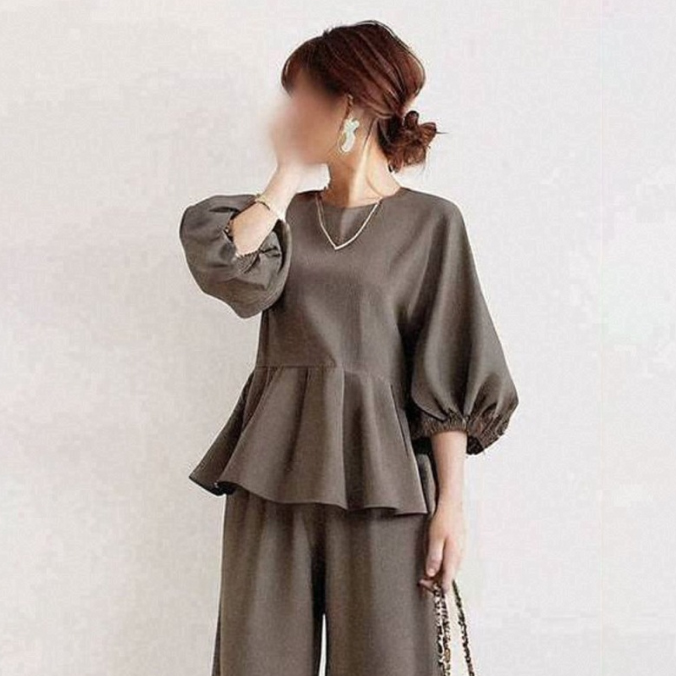 ママコーデ 入学式ママ用ペプラムセットアップ上品スーツ