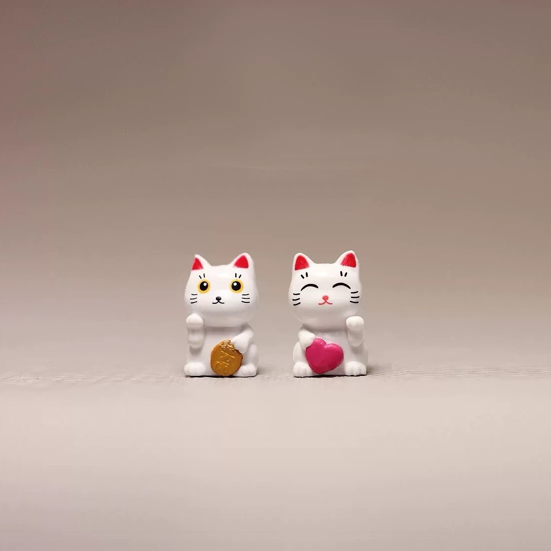 招き猫 幸運と愛を運ぶ招き猫ペア置物