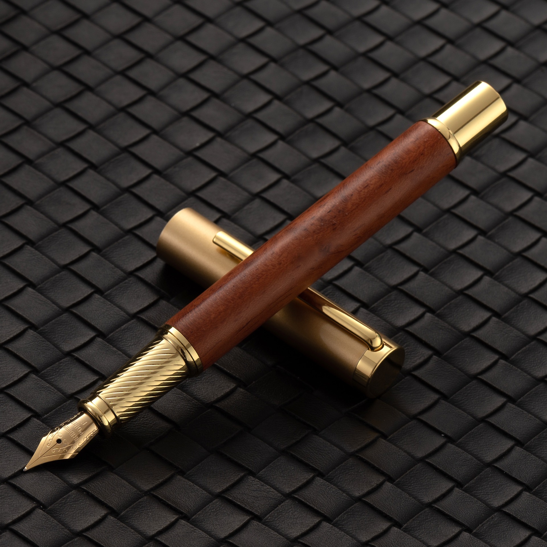 万年筆 木軸と金属装飾が美しい高級万年筆ギフトセット