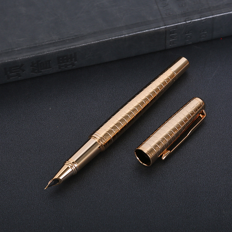 万年筆 幾何学模様が織りなす高級感溢れる細字万年筆