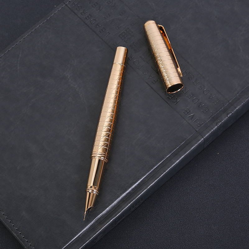 万年筆 幾何学模様が織りなす高級感溢れる細字万年筆