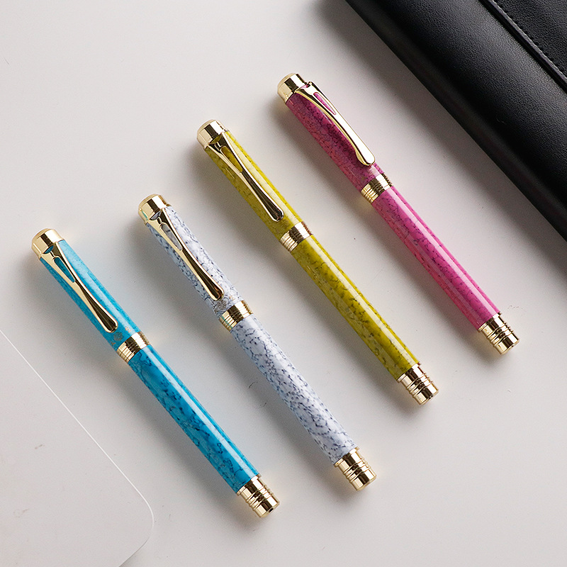 万年筆 細かな粒子模様が美しい透明軸万年筆細字