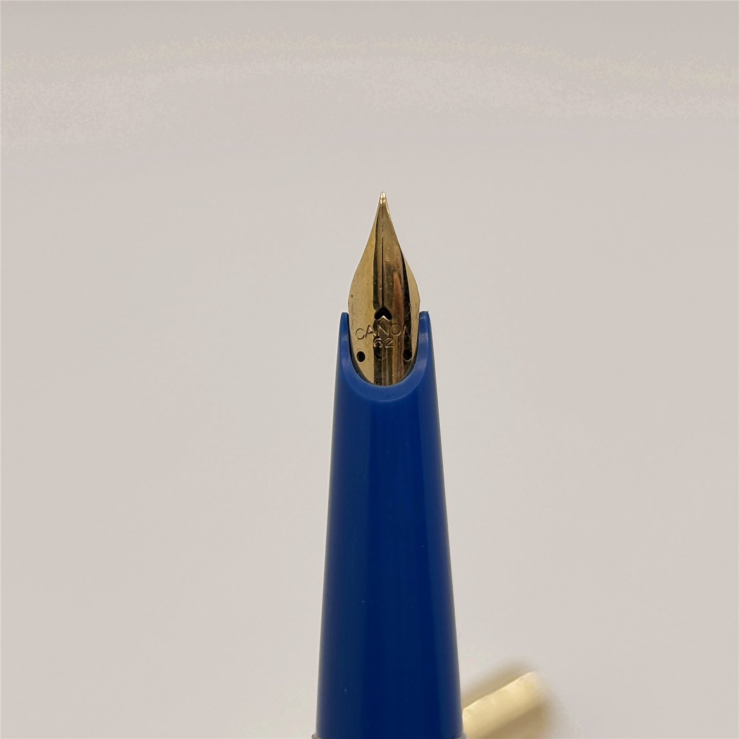 復刻版のイリジウムペン先を使用した細字万年筆
