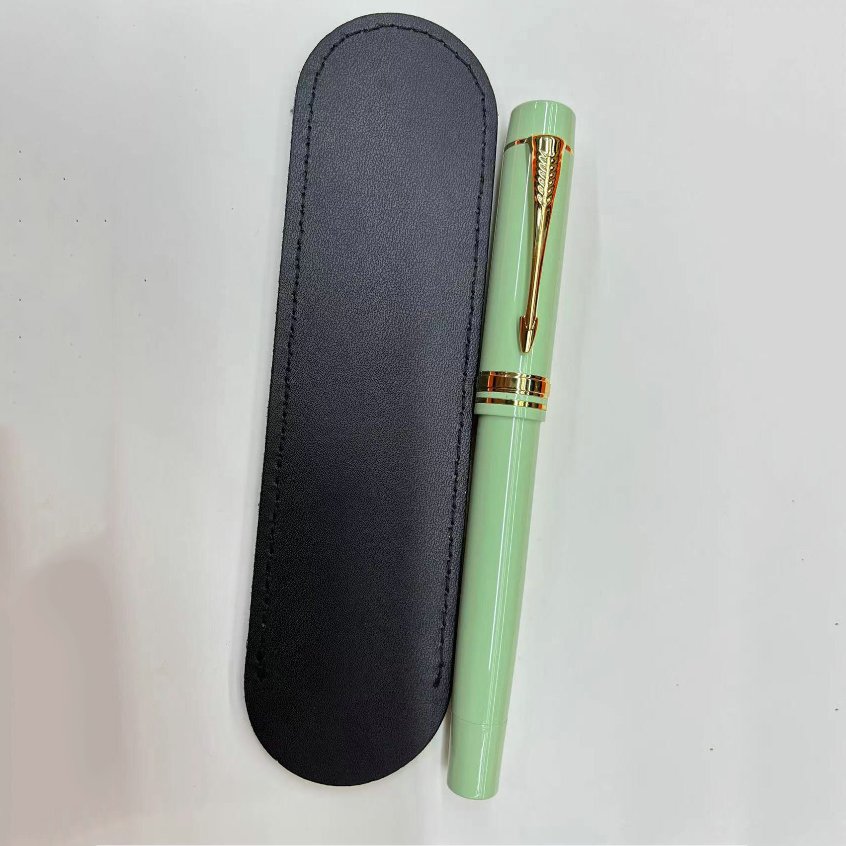 万年筆 高級感溢れる金属装飾付き万年筆太字仕様