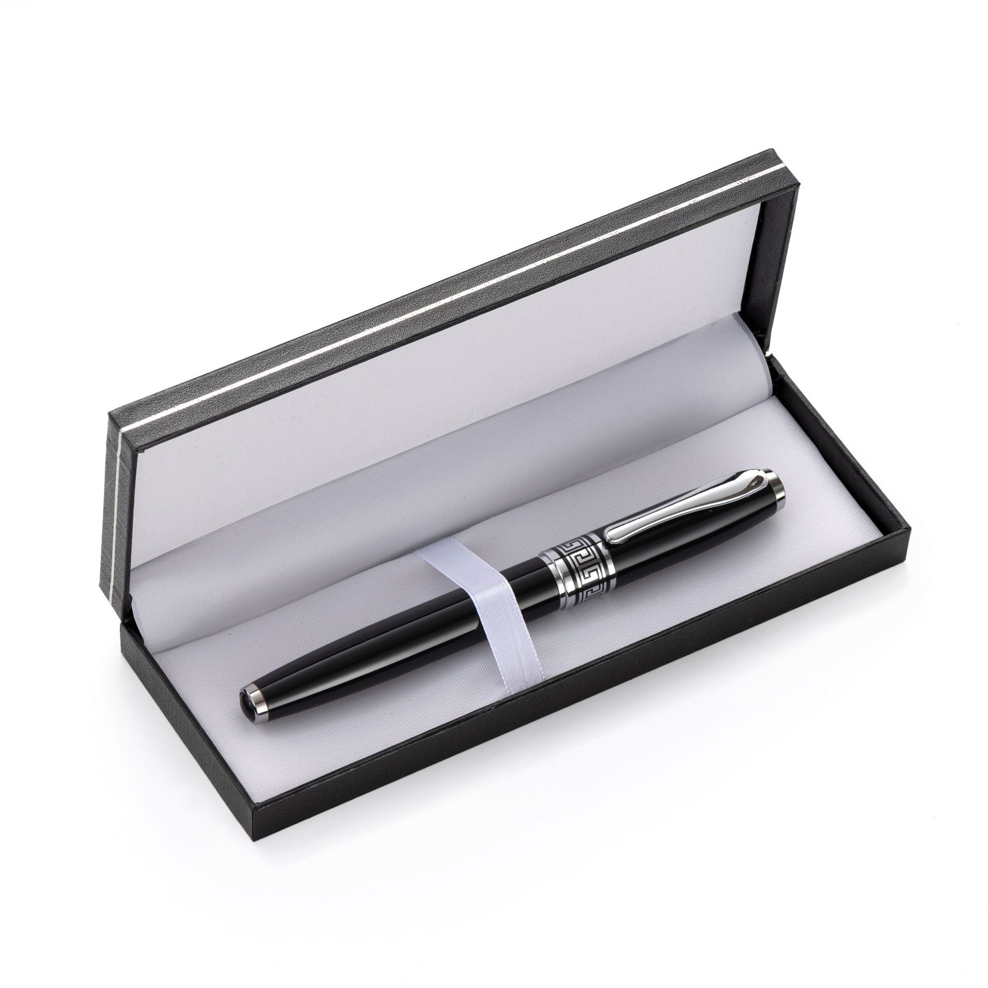 万年筆 格子模様の金属装飾が美しい細字万年筆