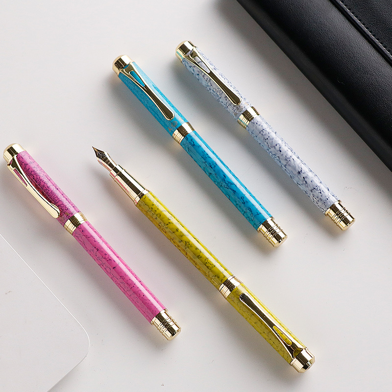 万年筆 細かな粒子模様が美しい透明軸万年筆細字