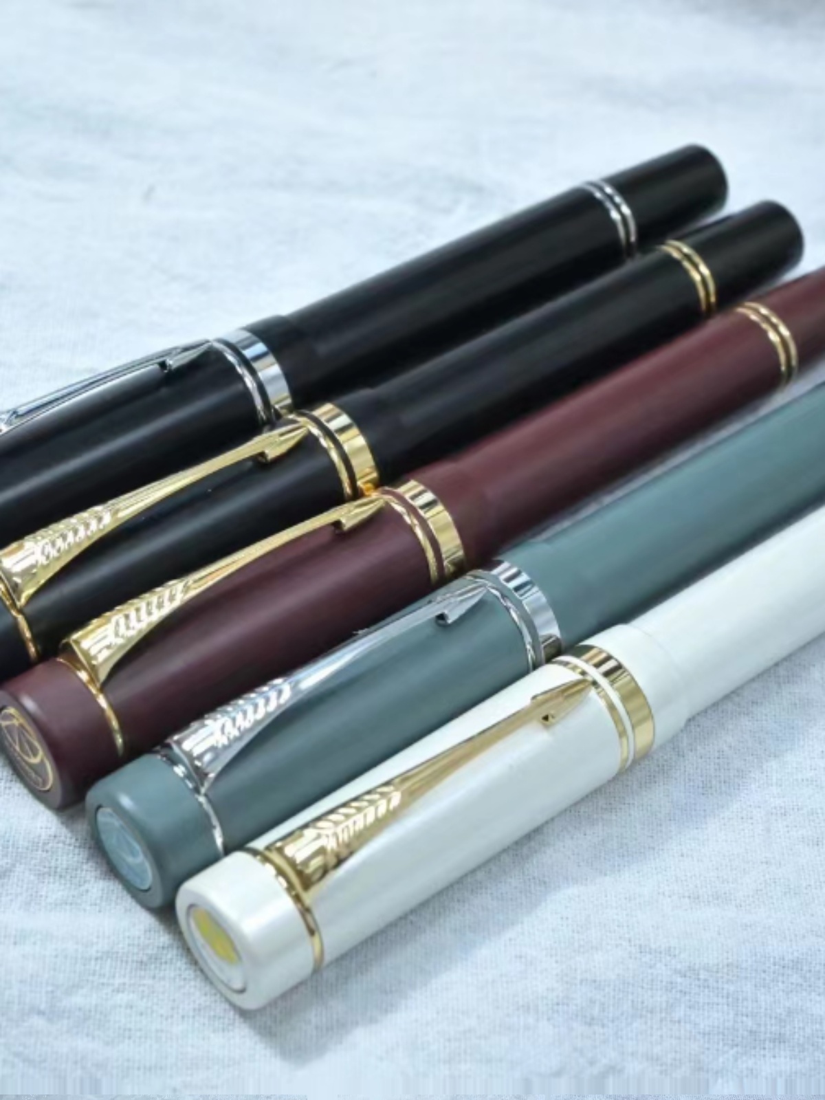 金属製の万年筆 手作りの刀鋒ペン先