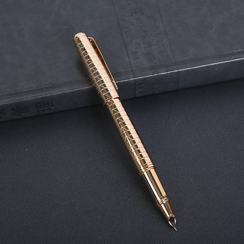 万年筆 幾何学模様が織りなす高級感溢れる細字万年筆