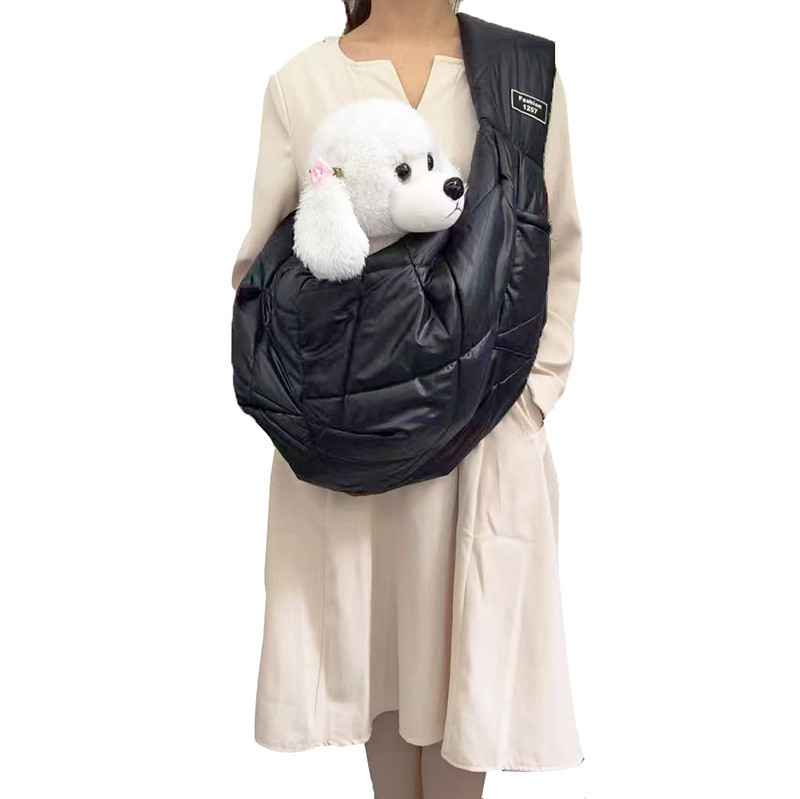 犬キャリーバッグ 中綿入り保温機能付き斜め掛け犬用スリングバッグ